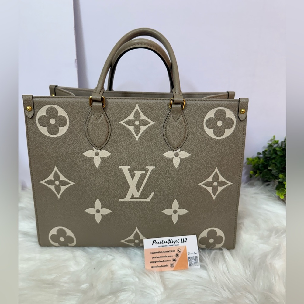 🧿Authentic Louis Vuitton Onthego MM turtle dove empriente leather🧿SOLD🧿